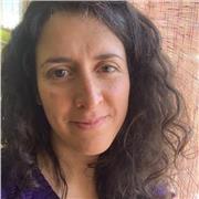 Música profesional con muchas ganas de enseñar a tocar la guitarra y teoría básica musical a quién quiera iniciarse en este arte.
Creé mi propio método a través de mi experiencia de más de 15 años participando activamente en el gran mundo de la música y